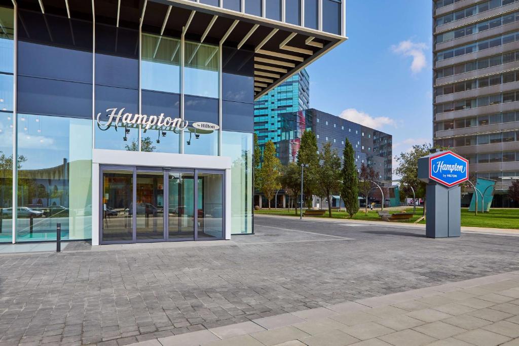 Hampton by Hilton Barcelona Fira Gran Via.png